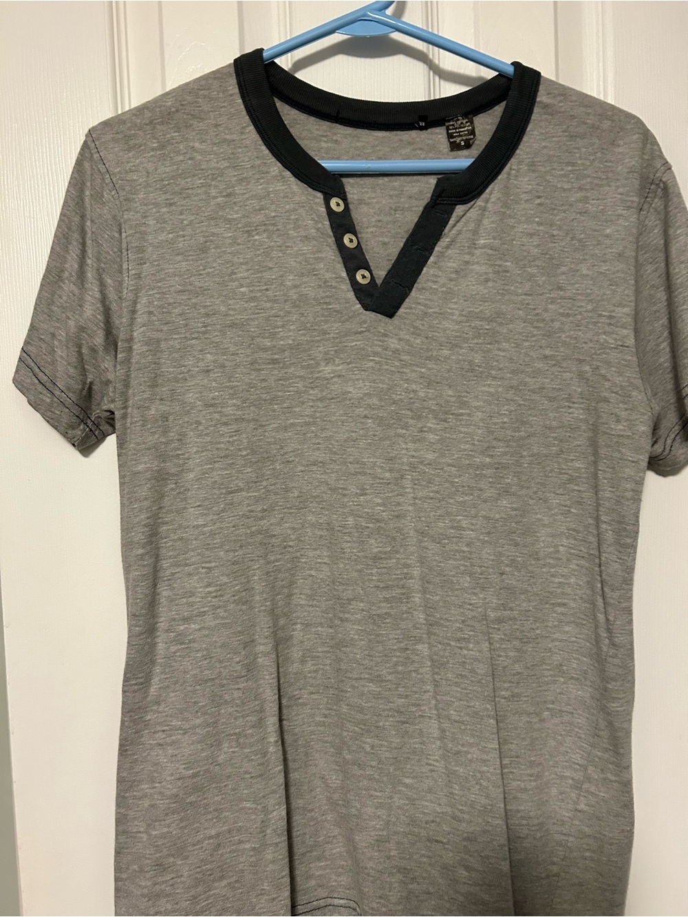 Men's Gray Short-Sleeve Henley Tee with Black Trim